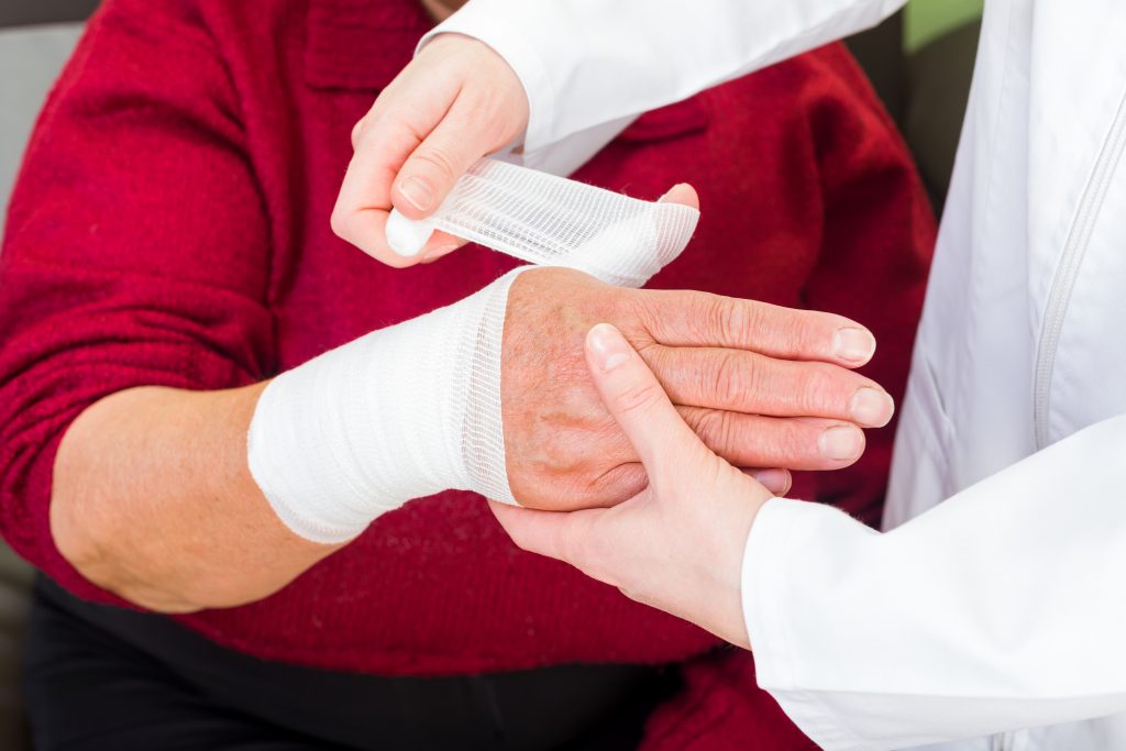 Professional Wound Dressing Why Seeing a Doctor Matters